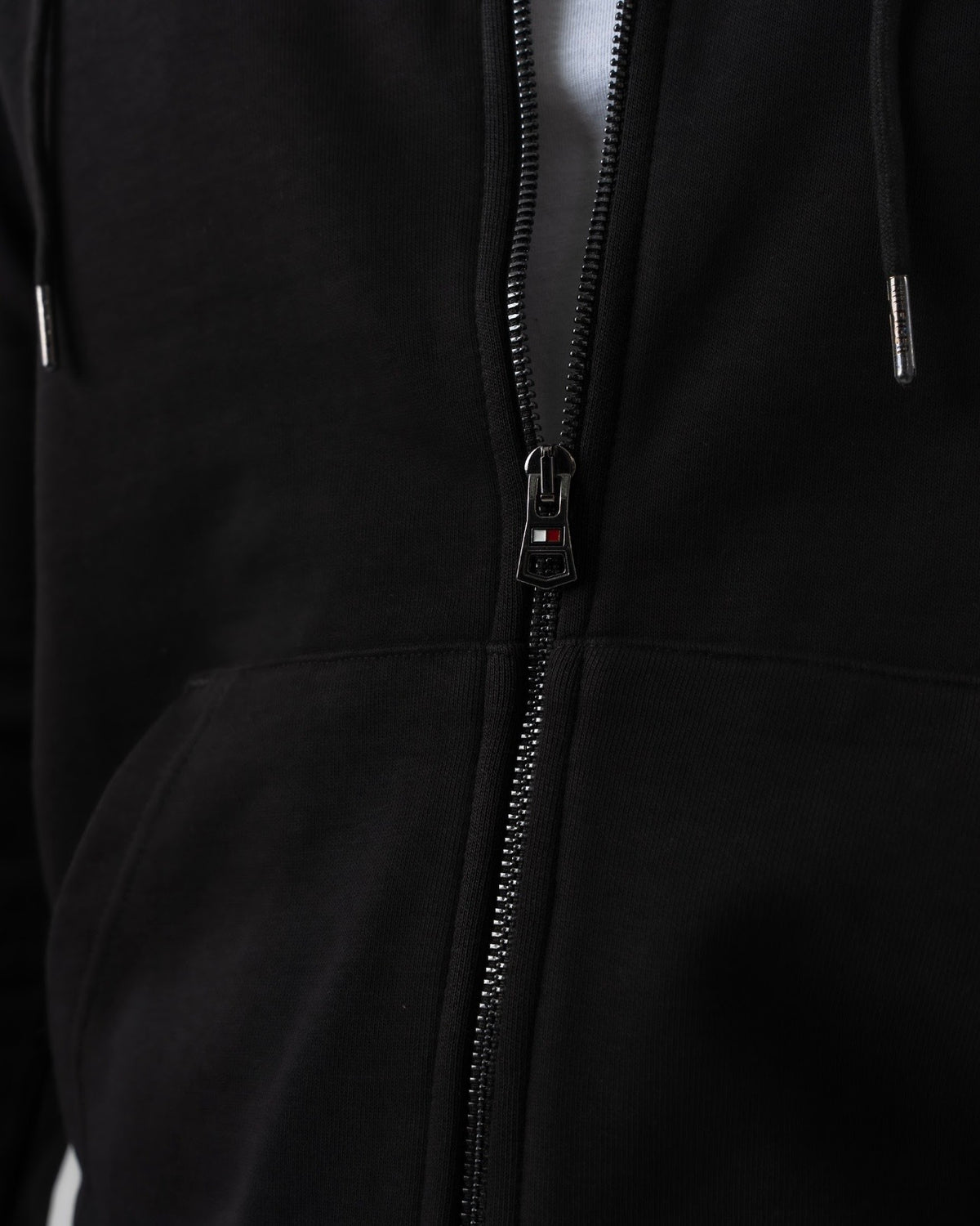Tommy Hilfiger "Arm Logo Motion" Duks