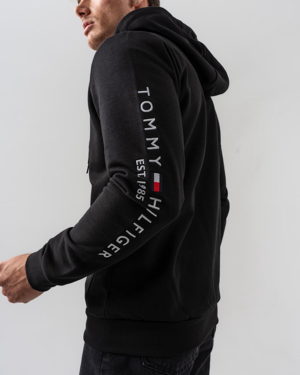 Tommy Hilfiger "Arm Logo Motion" Duks